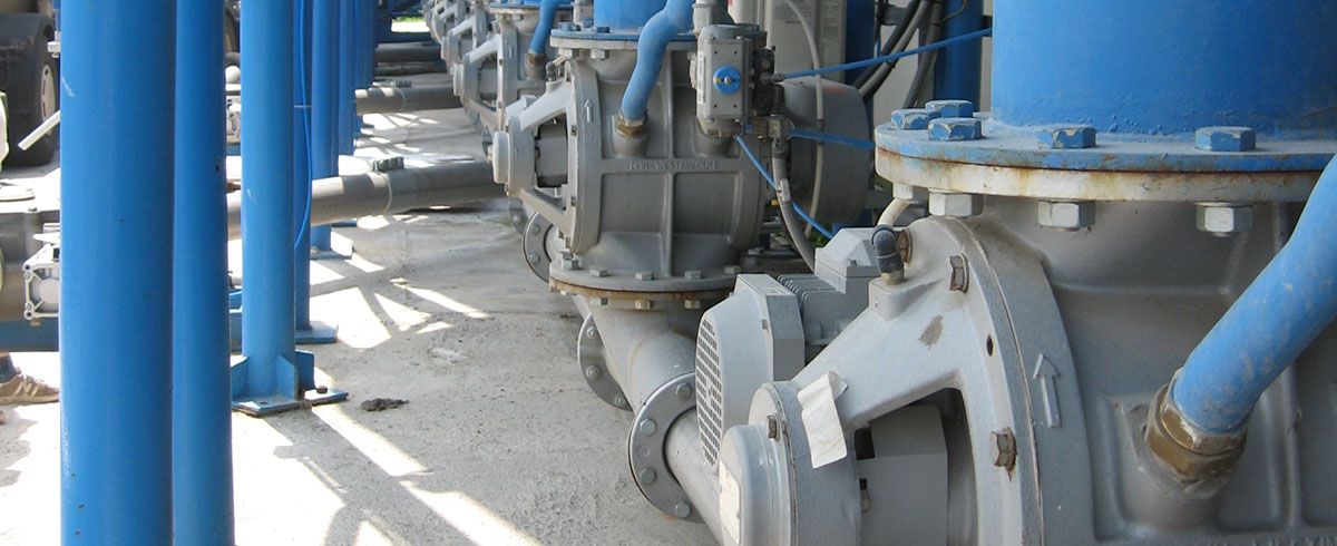 Rotary feeders and diverter valves